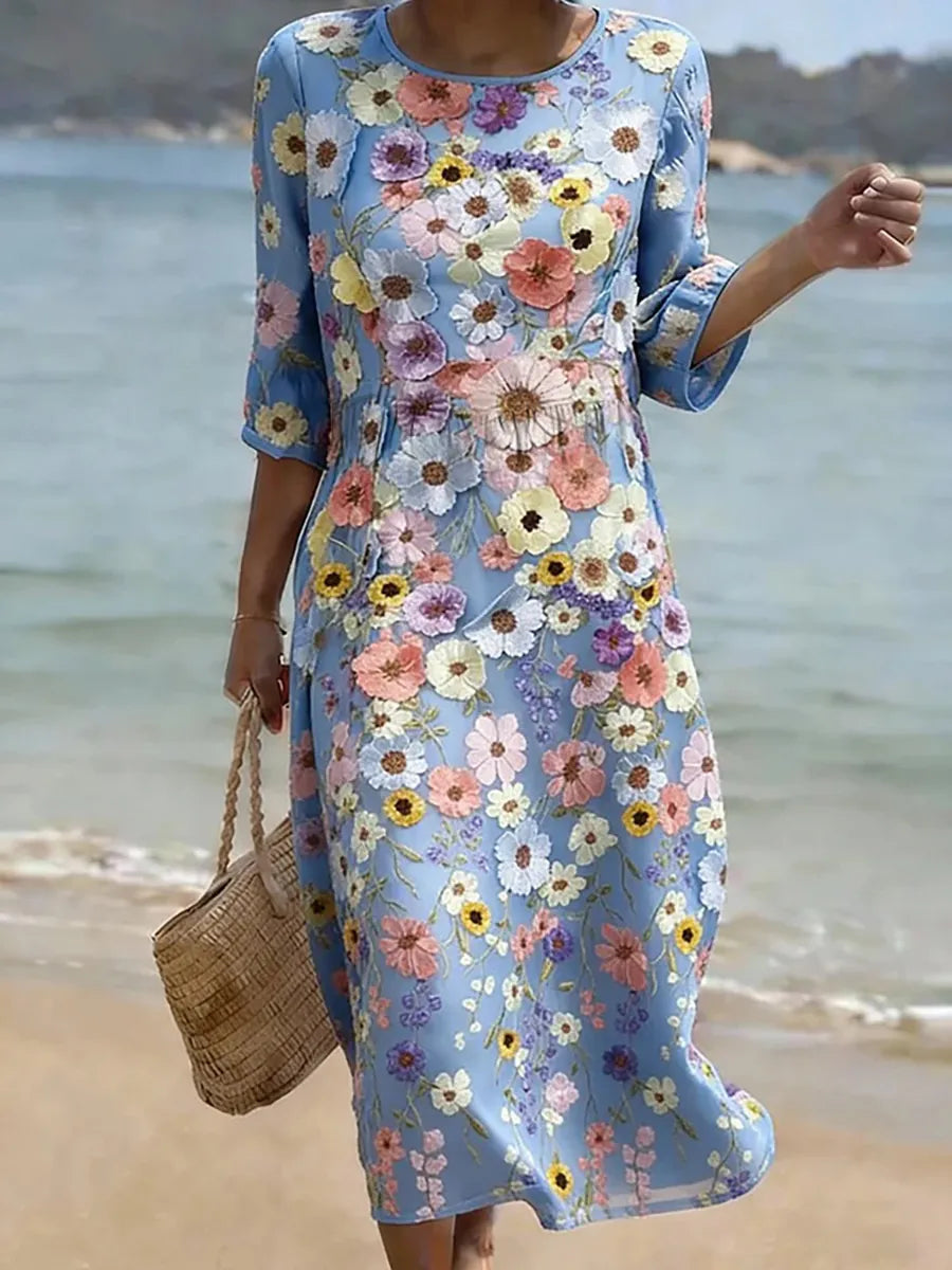 Abito casual da donna con stampa floreale.