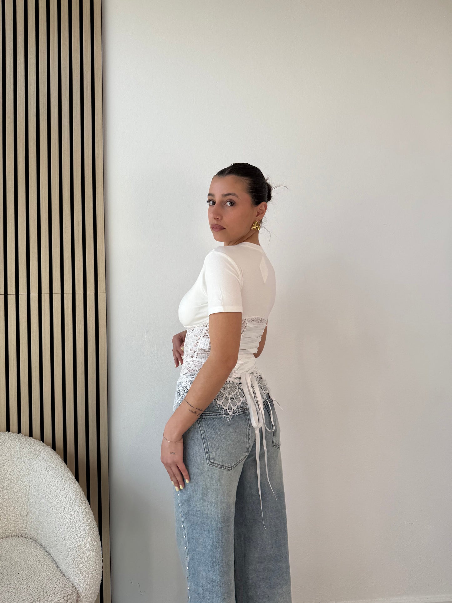 T-shirt corsetto con lacci sulla schiena