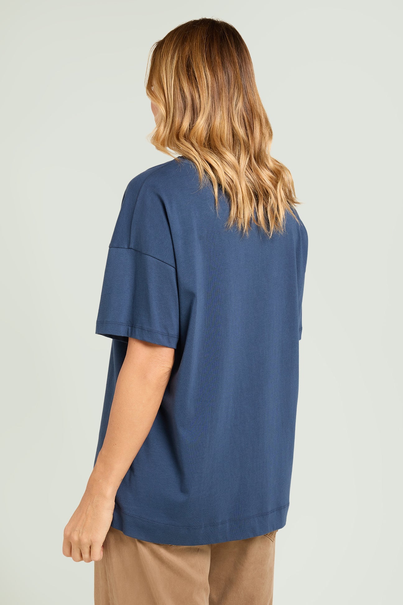 T-SHIRT CON SCRITTA RICAMATA