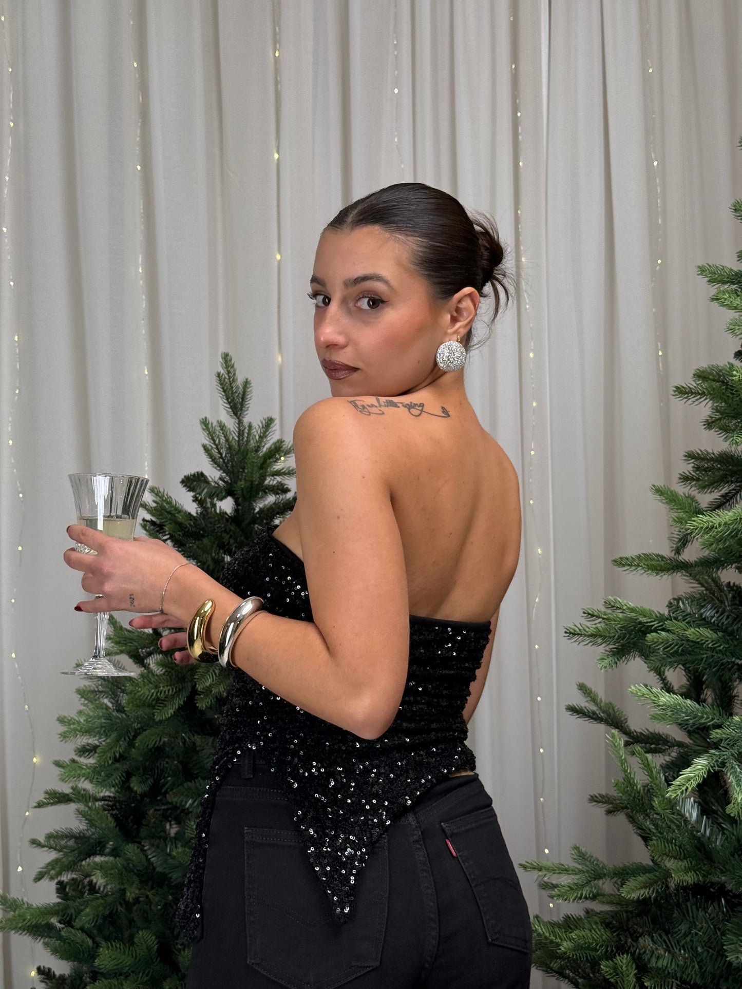 Top asimmetrico in paillettes