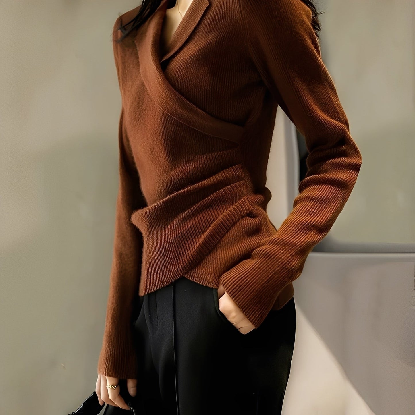 Myrtle - Classico maglione asimmetrico slim-fit per donne 