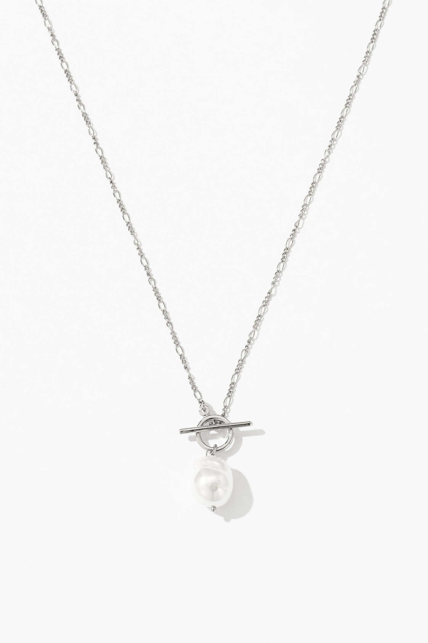 Elegant Necklace with Gold Pearl