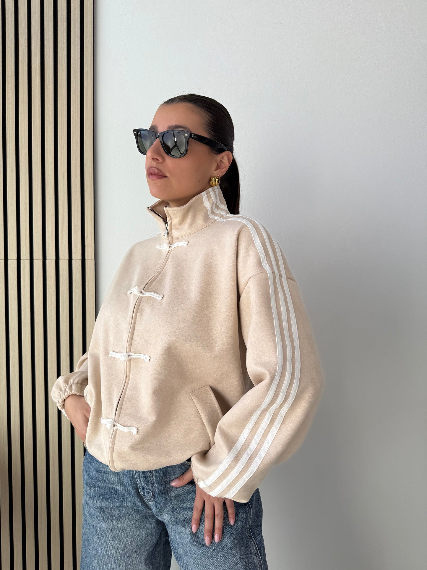 Giacca in camoscio con alamari