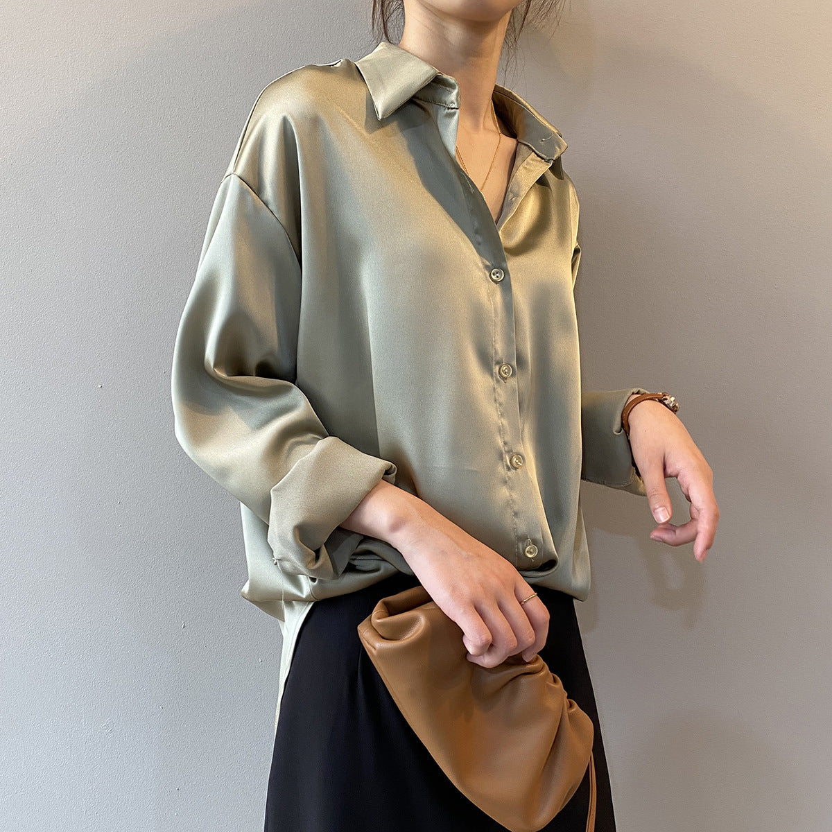Briana - Elegante blusa in raso e seta con bottoni per donne 