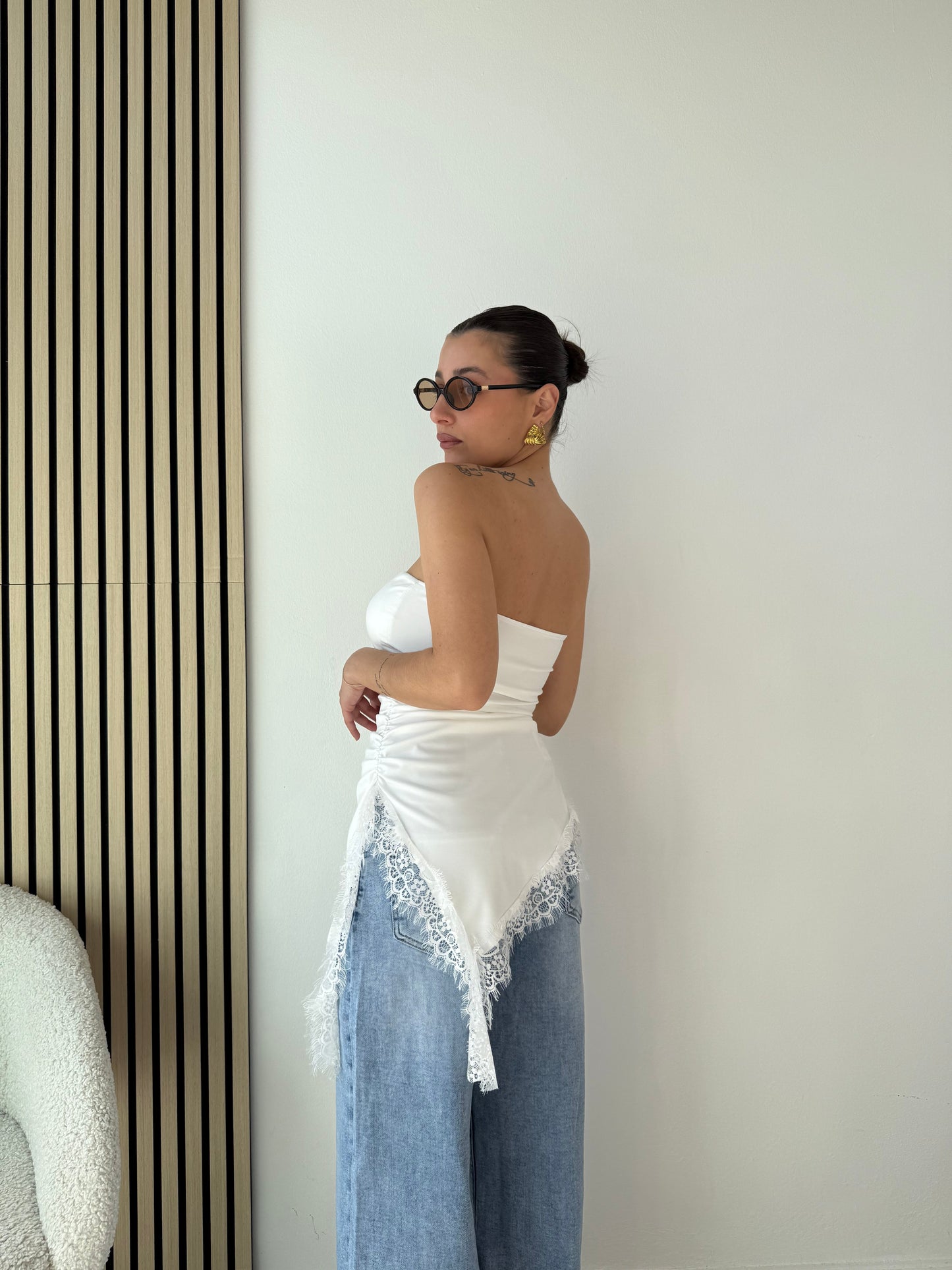 Top a fascia in pizzo asimmetrico