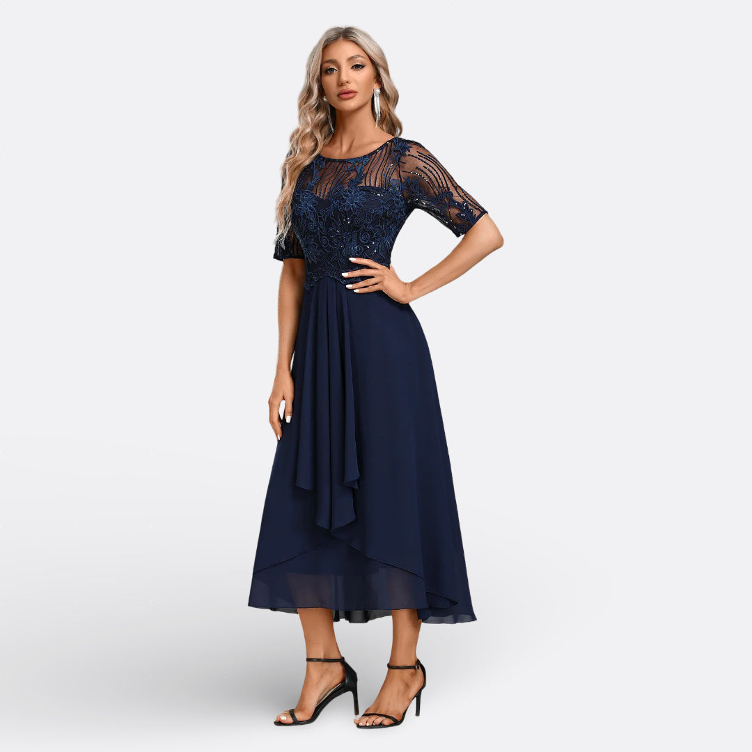 Mariana - Short-Sleeved Lace Dress