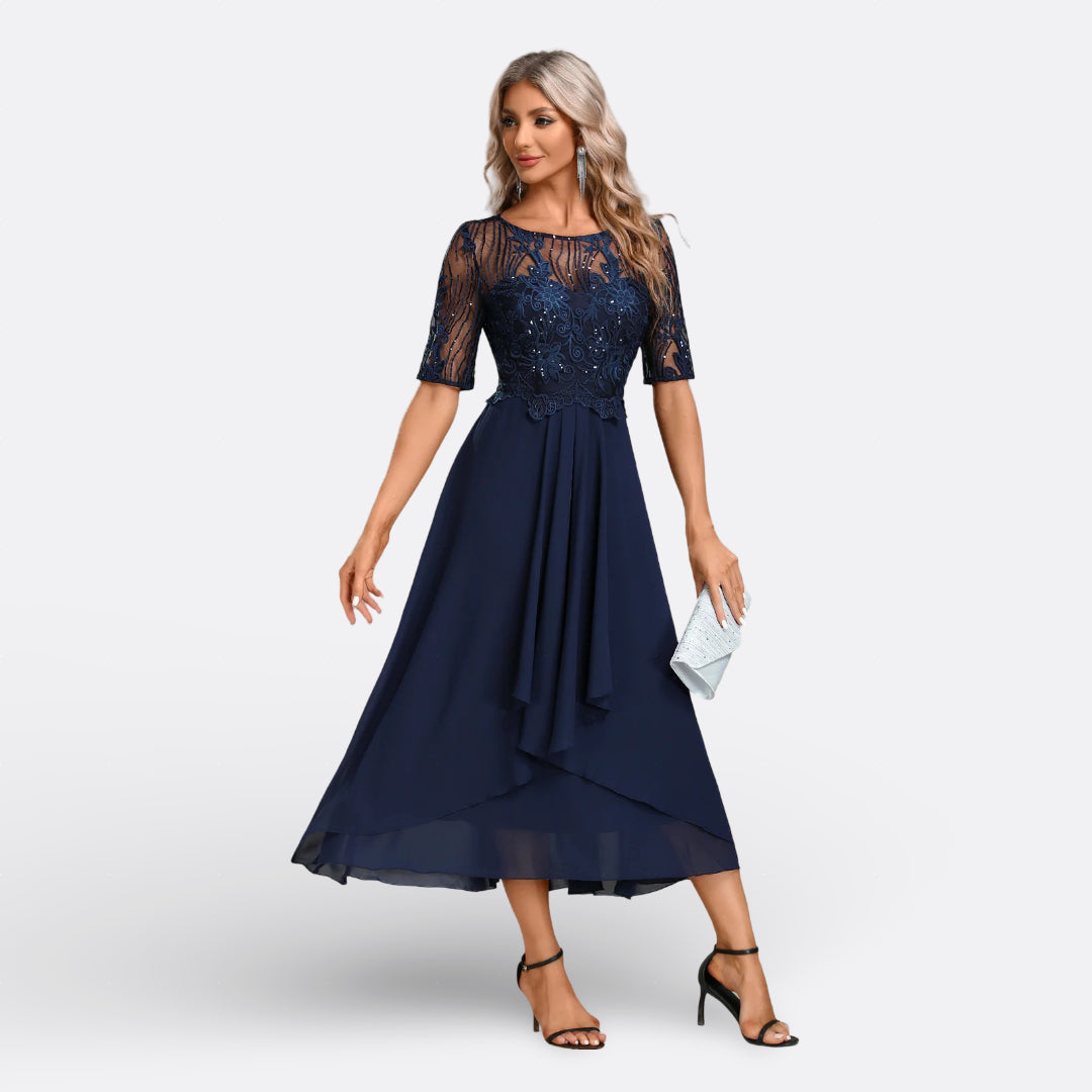 Mariana - Short-Sleeved Lace Dress