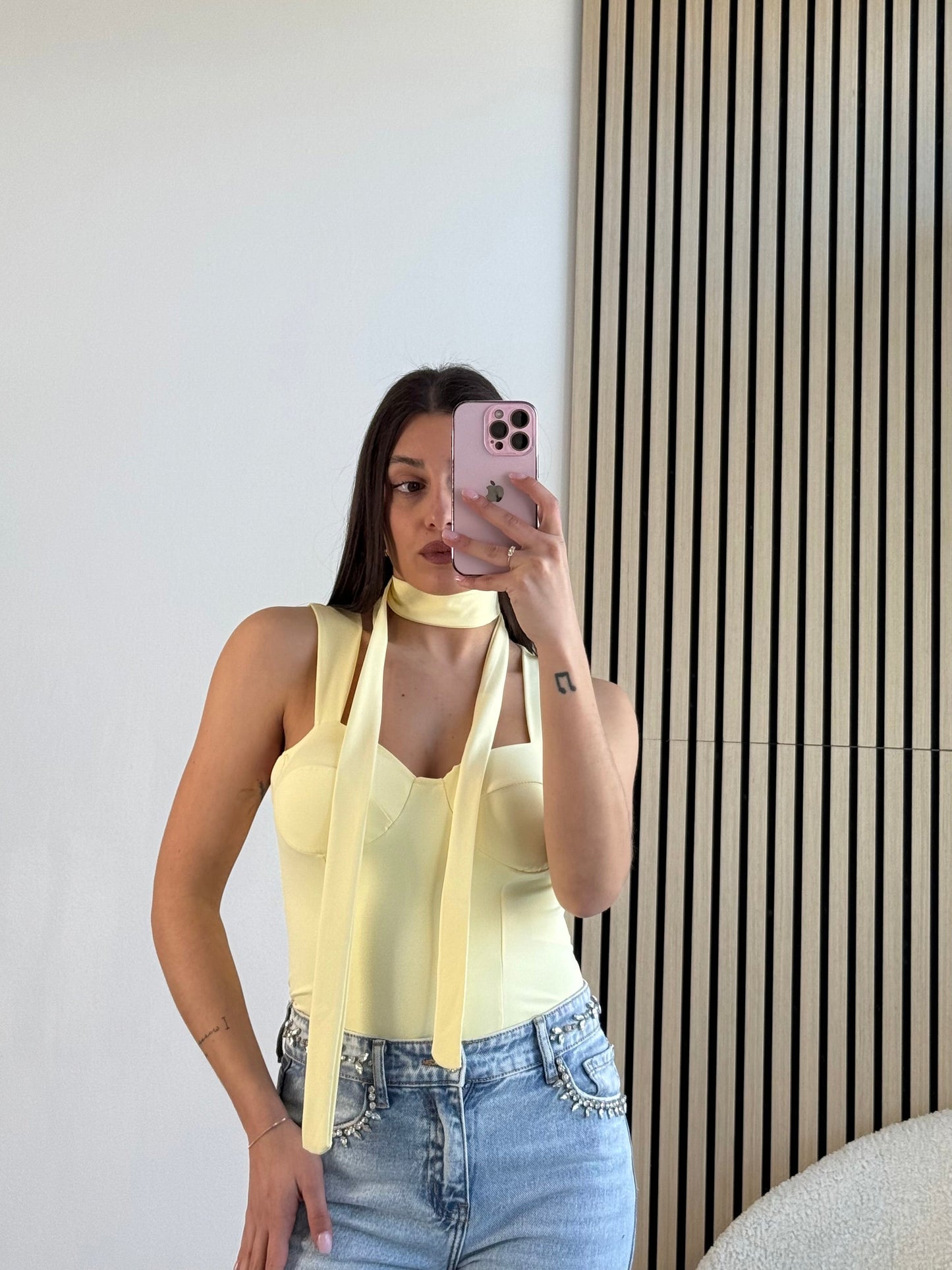 Top a corsetto con foulard