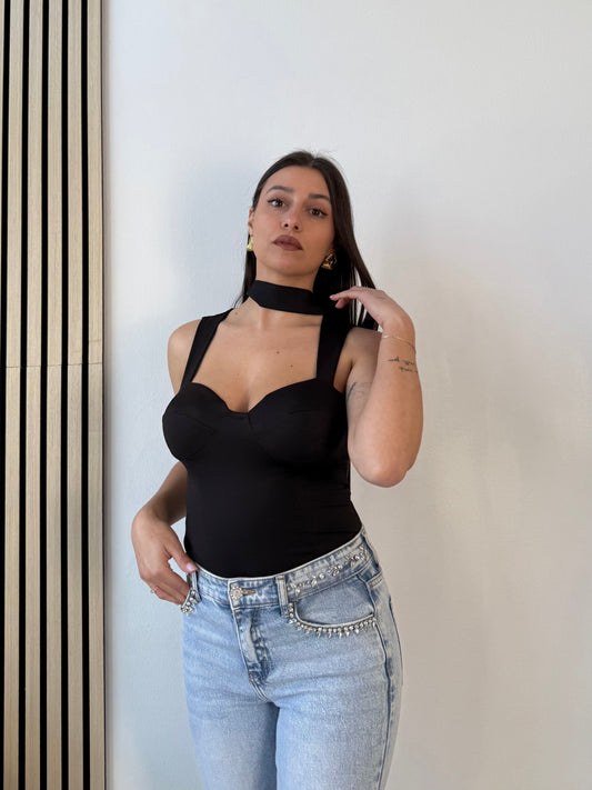 Top a corsetto con foulard