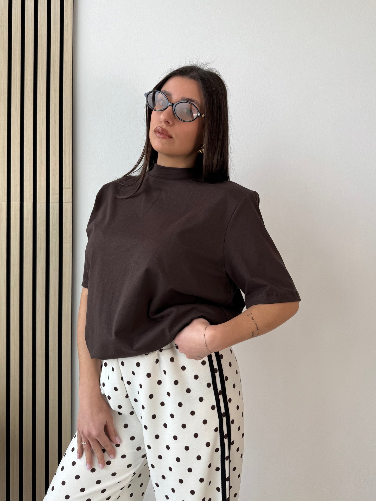 T-shirt marrone a canotta