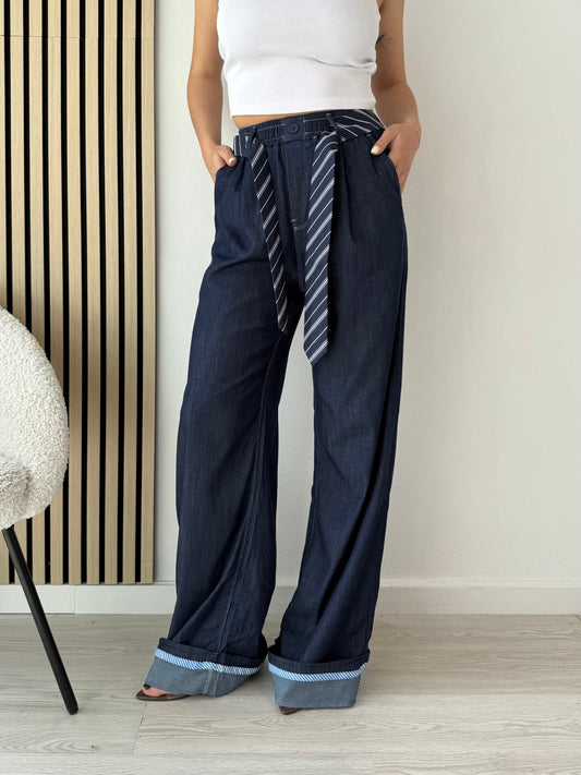 Jeans palazzo con cravatta