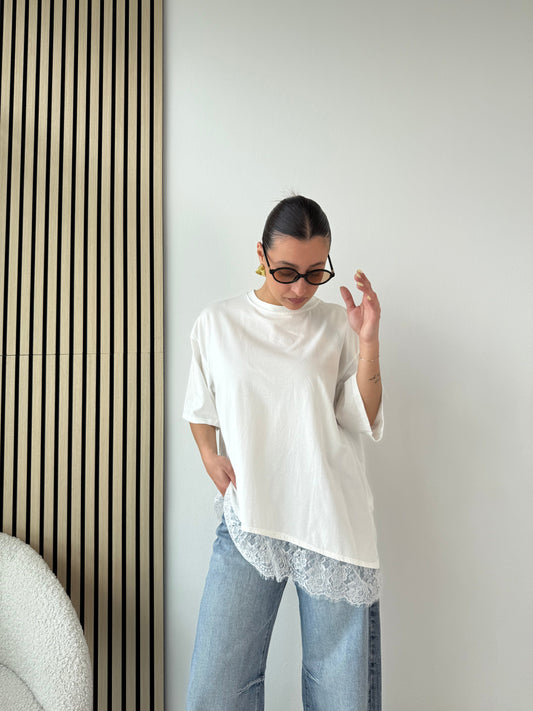 T-shirt pizzo sul fondo