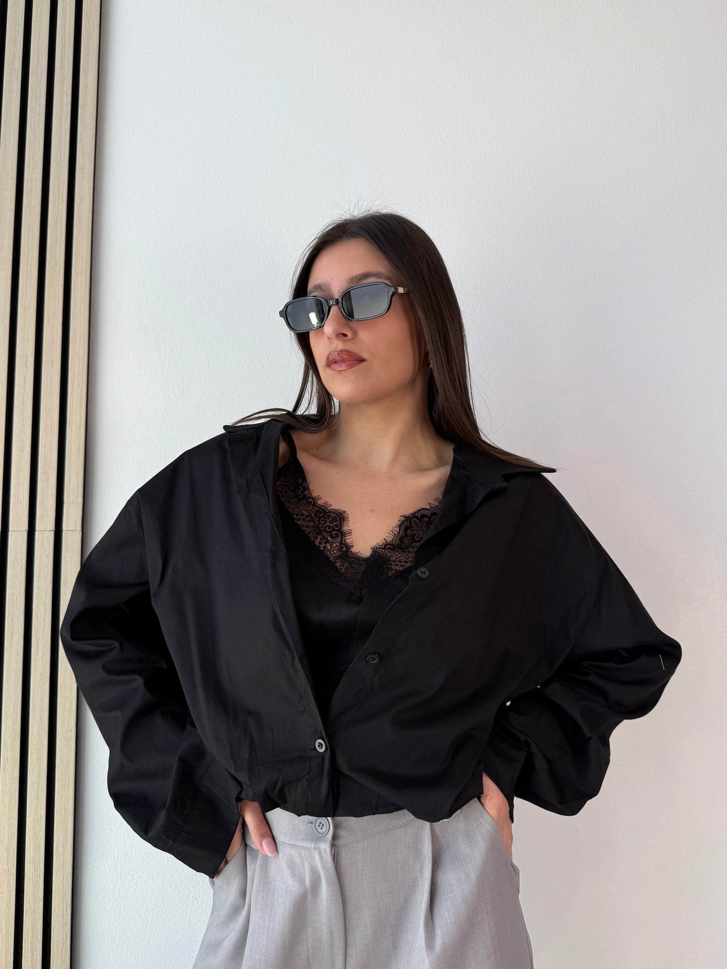 Puffed sleeve shirt with lace