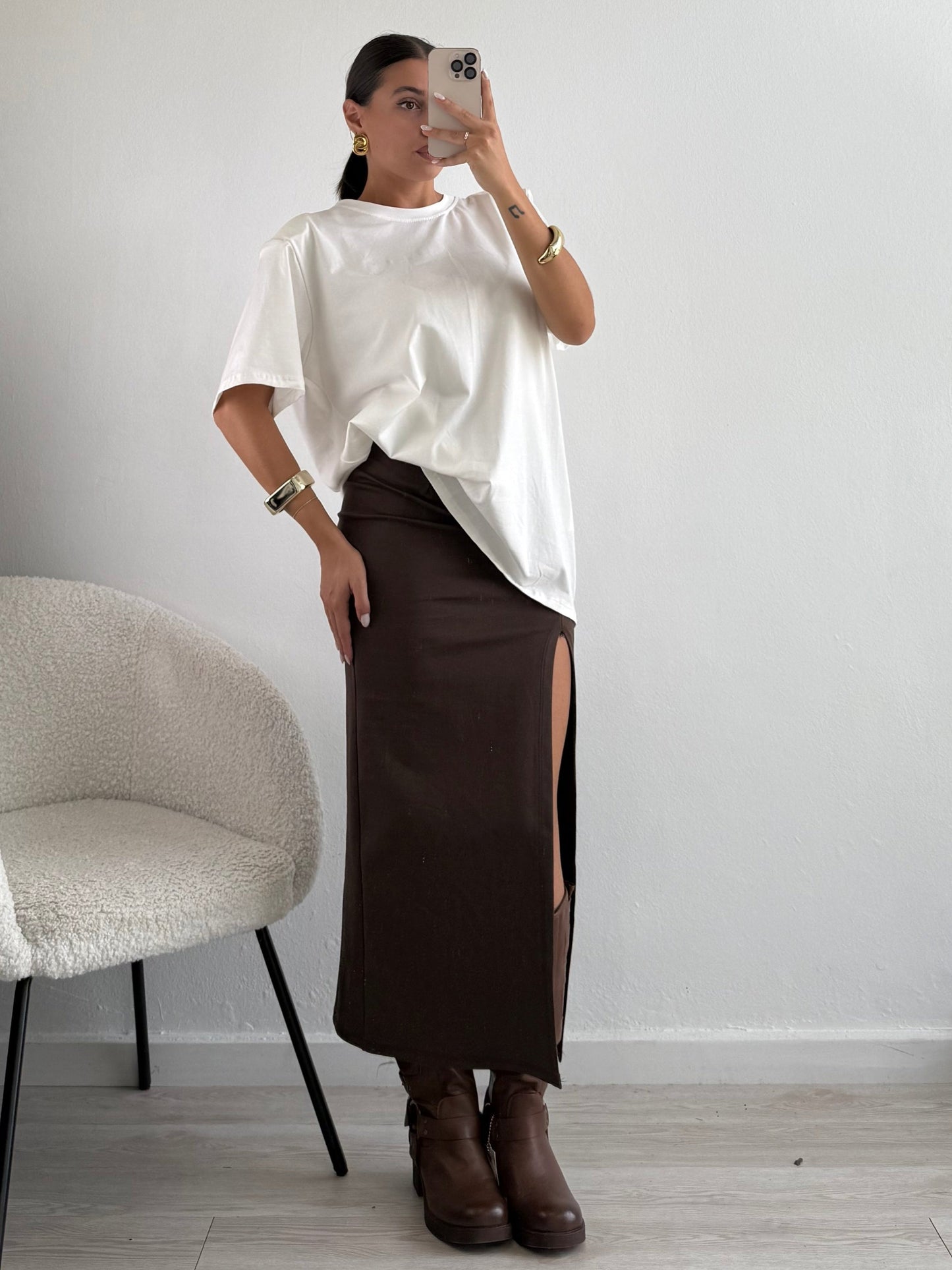 Long skirt with a slit
