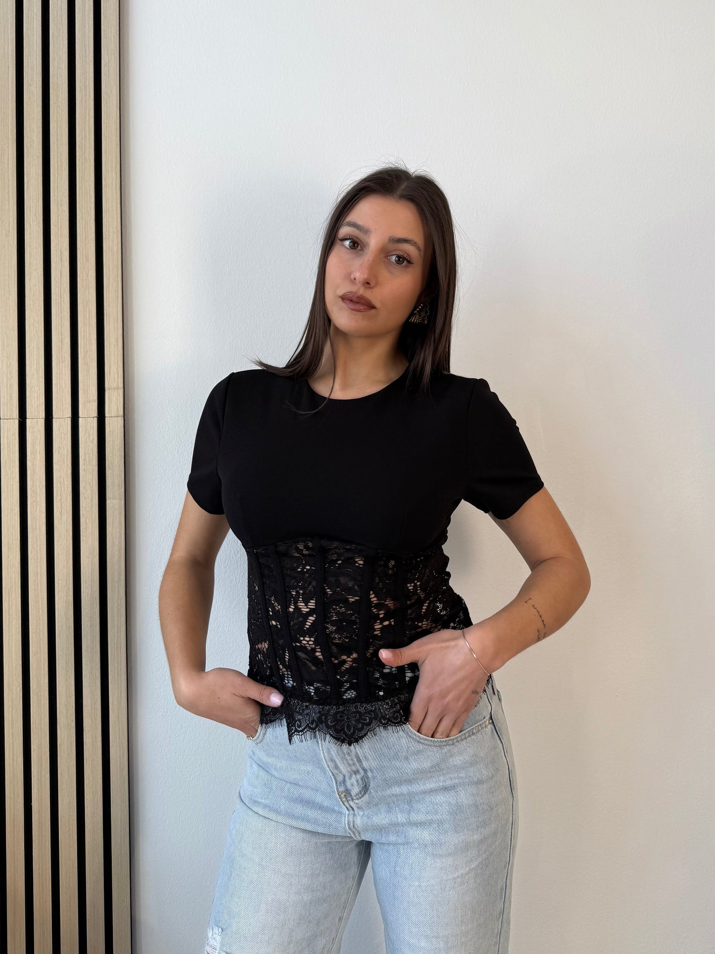 T-shirt con corpetto in pizzo