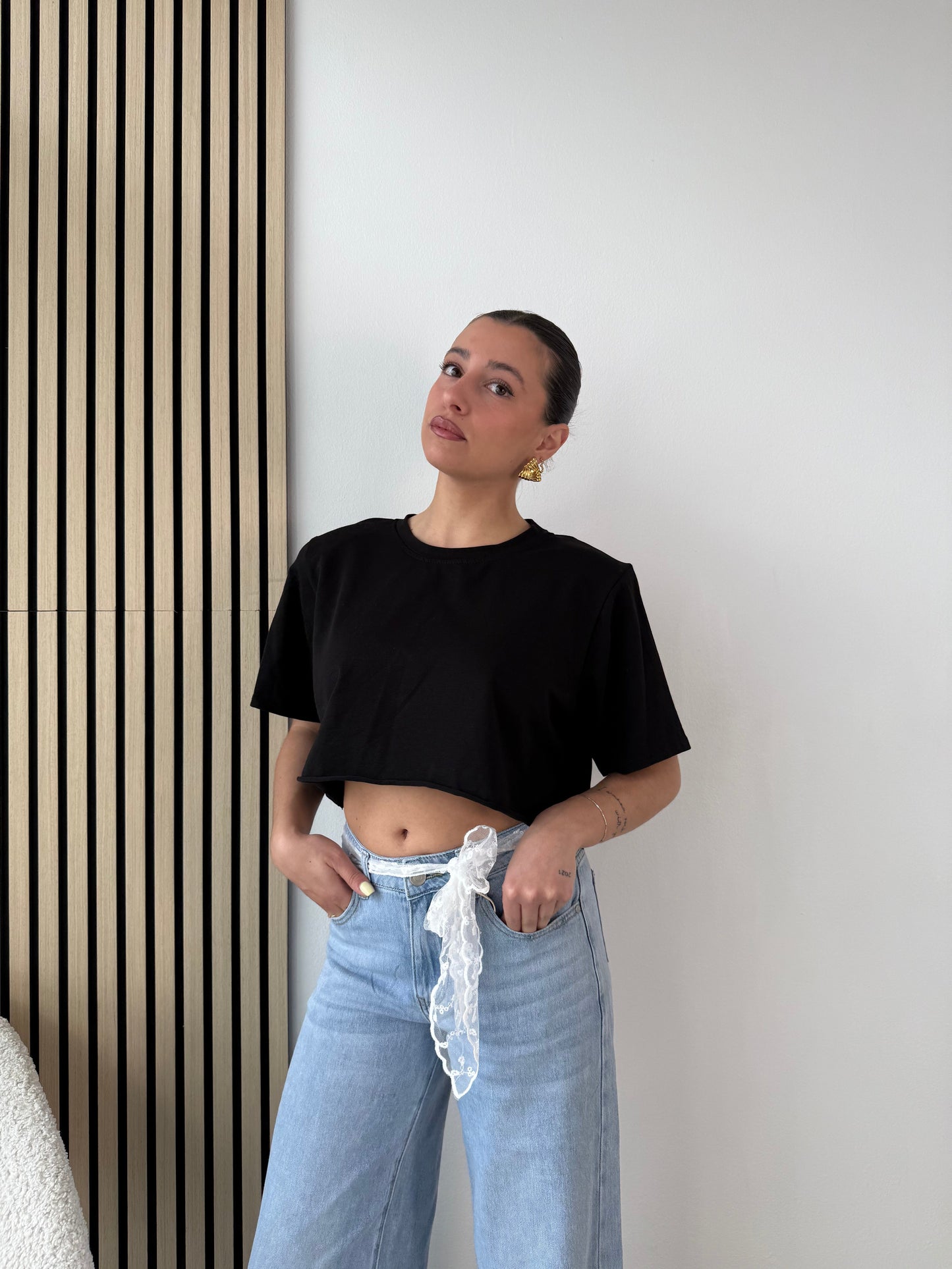 T-shirt crop a spalline