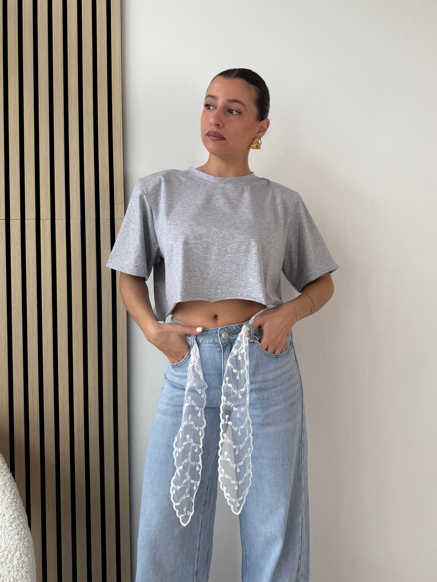 T-shirt crop a spalline