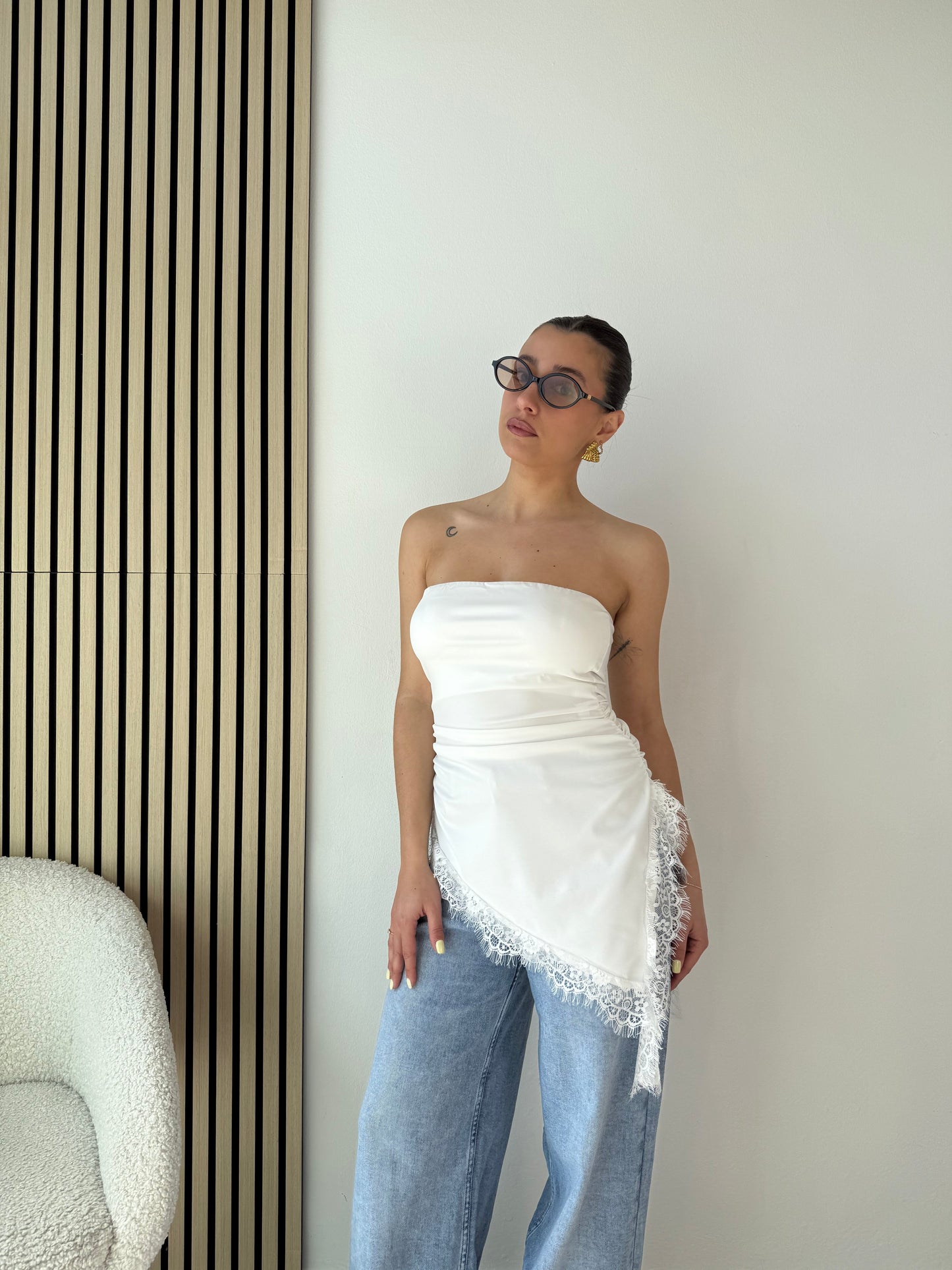 Top a fascia in pizzo asimmetrico