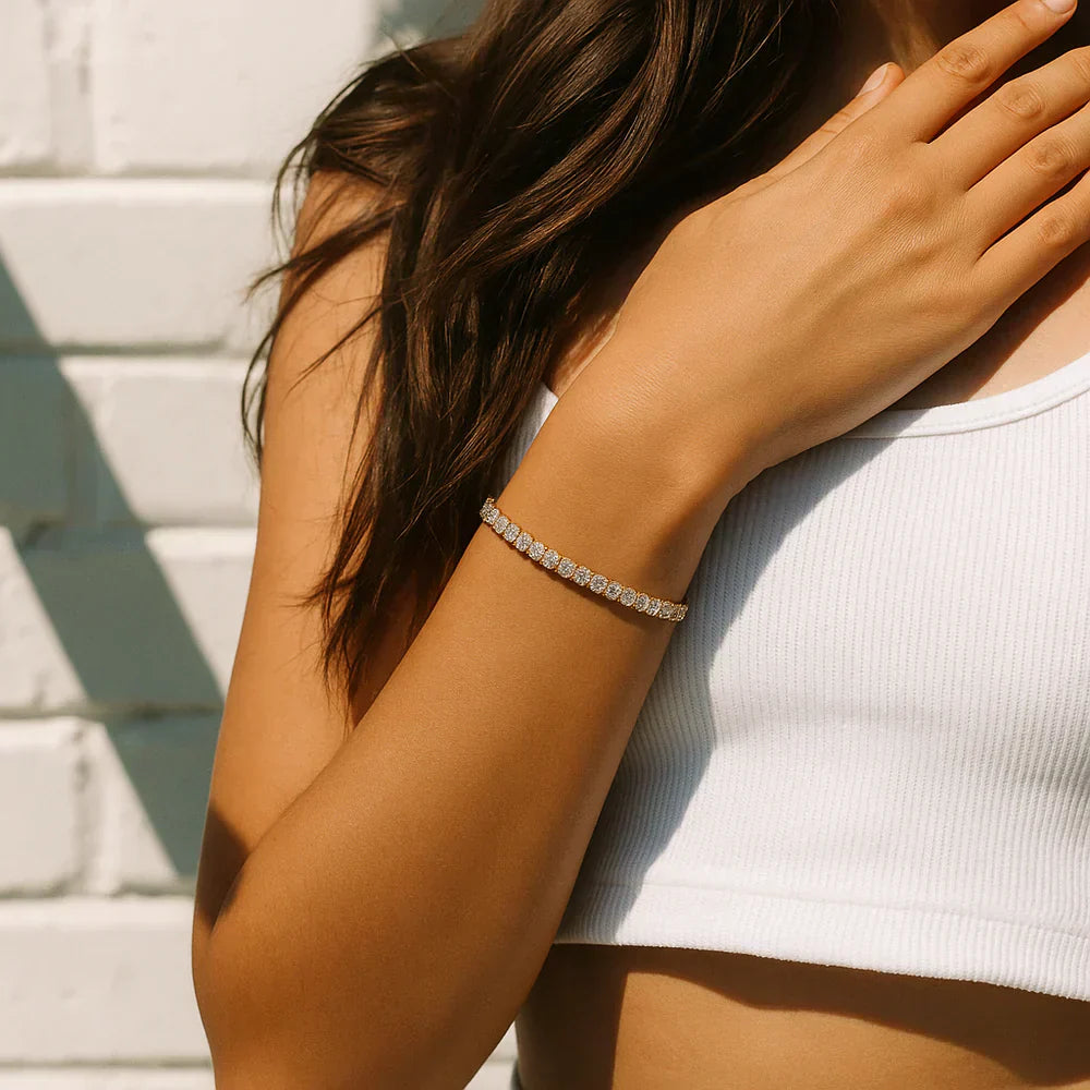 Gold-plated tennis bracelet with moissanite