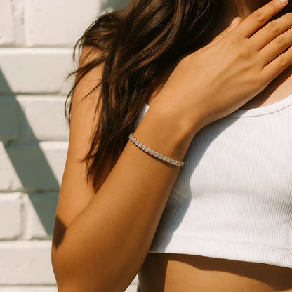 Gold-plated tennis bracelet with moissanite