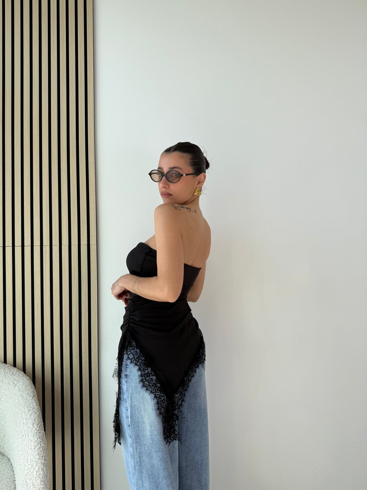 Top a fascia in pizzo asimmetrico