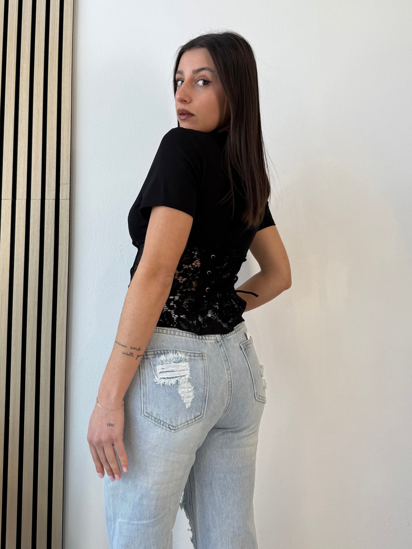 T-shirt con corpetto in pizzo