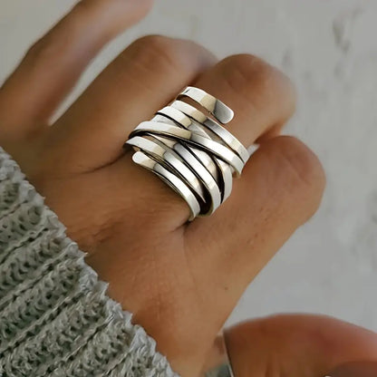 Elegant vintage silver ring