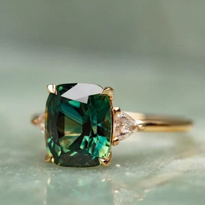 Vintage-Inspired Gold Ring with Gemstone
