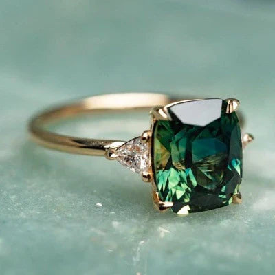 Vintage-Inspired Gold Ring with Gemstone