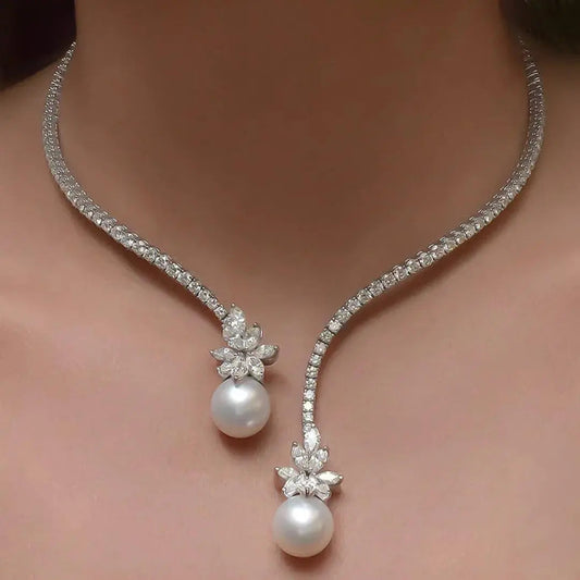 Elegante collana lucida con perle in argento sterling