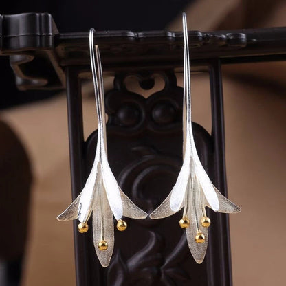 Eleganti orecchini a fiore in argento