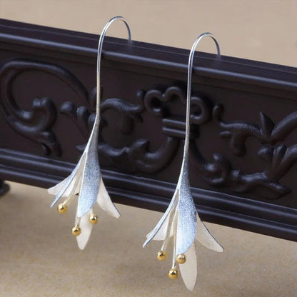 Eleganti orecchini a fiore in argento