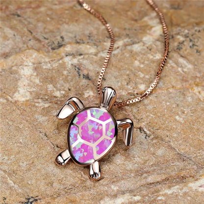 Collana con ciondolo a forma di tartaruga in opale di fuoco verde e oro vintage