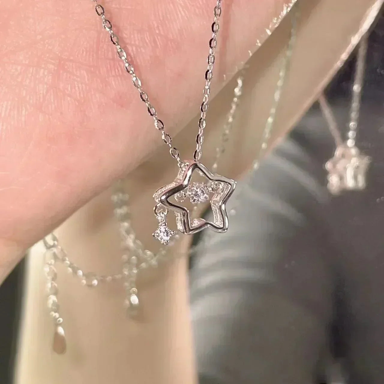 Elegant Necklace with Wavy Metallic Flower Pendant