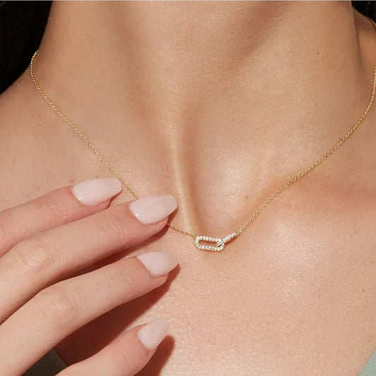 Collana Elegante con Ciondolo a Fiore Metallico Ondulato