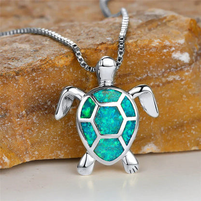 Collana con ciondolo a forma di tartaruga in opale di fuoco verde e oro vintage