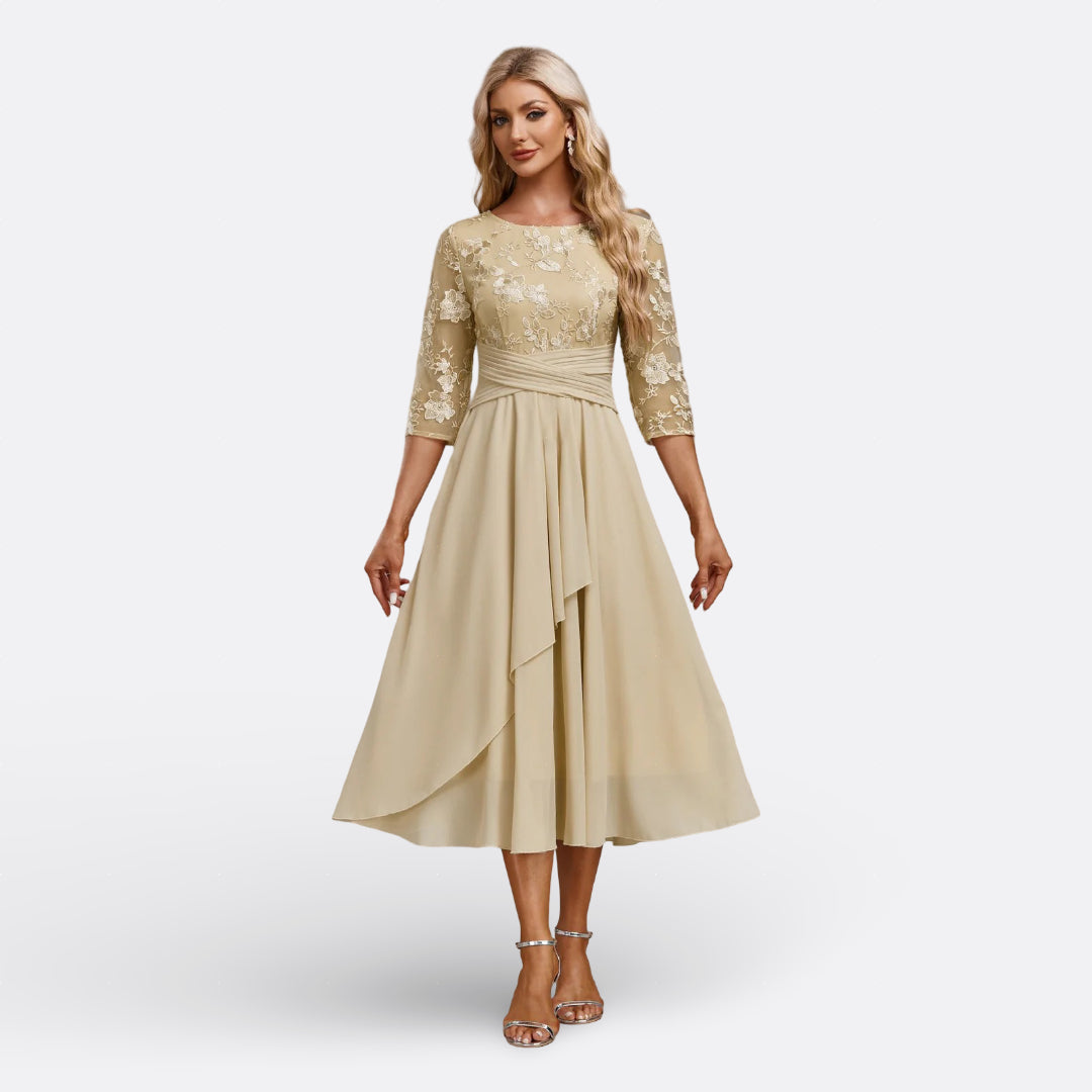 Mariana - Short-Sleeved Lace Dress
