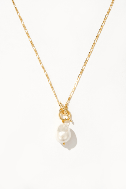 Elegant Necklace with Gold Pearl