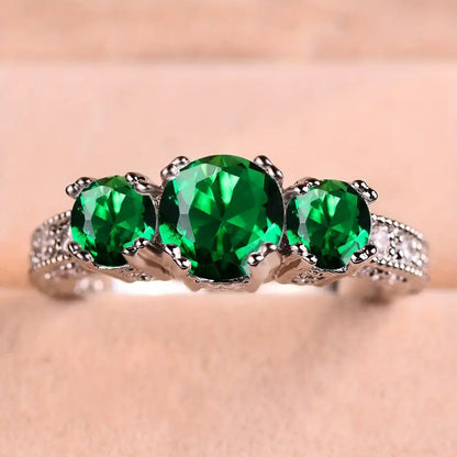 Timeless Ring with Brilliant Emerald Gemstones