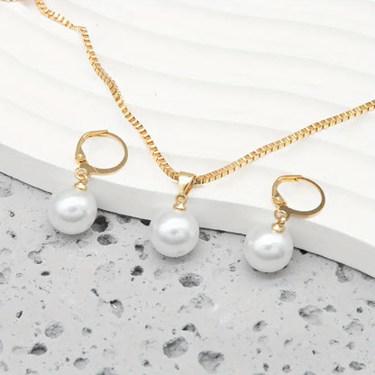 Elegant pearl jewelry set
