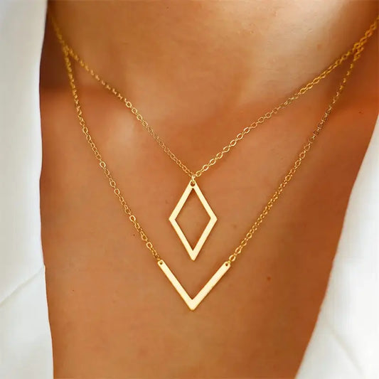 Collana con Ciondolo a V Geometrico