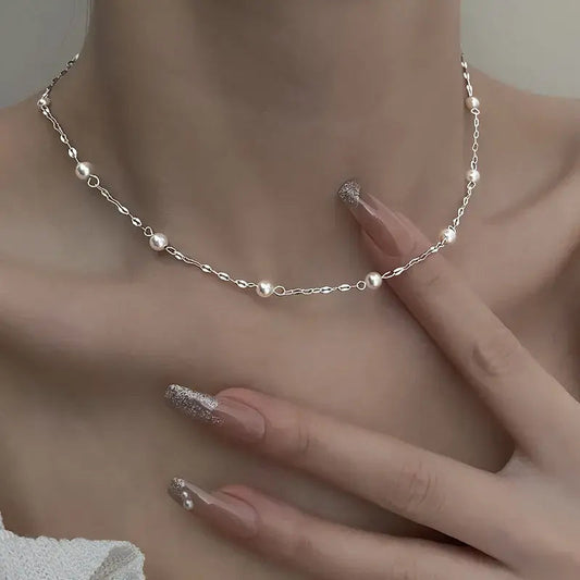 Collana elegante con perle luminose