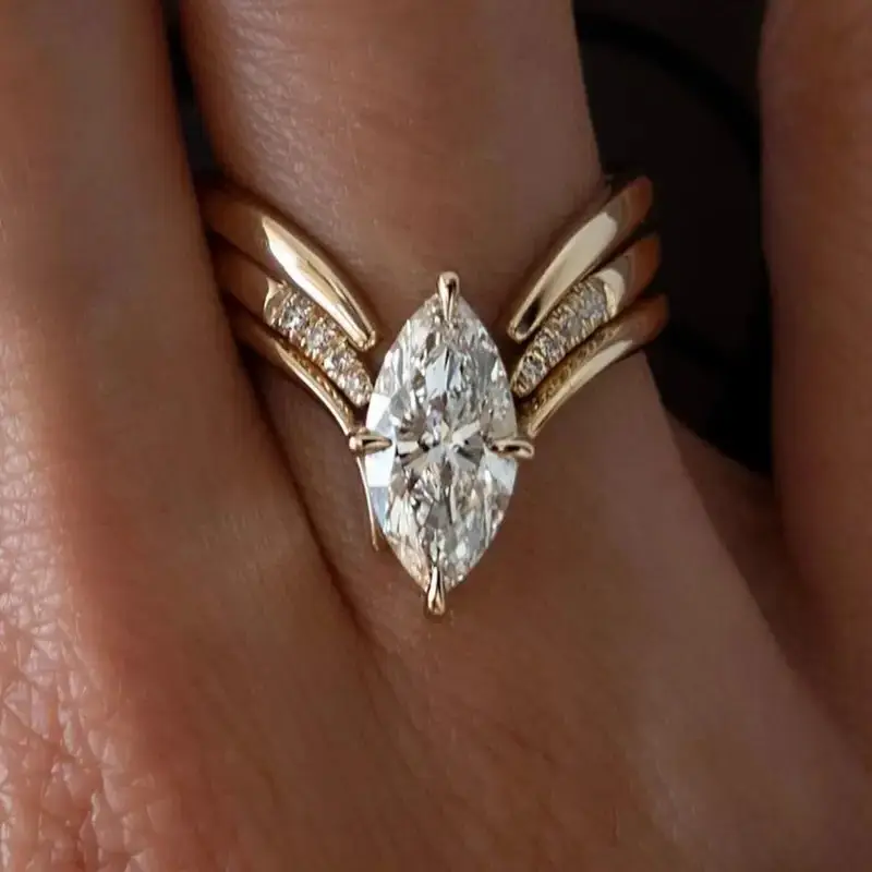 Anello in oro "Goccia Reale"